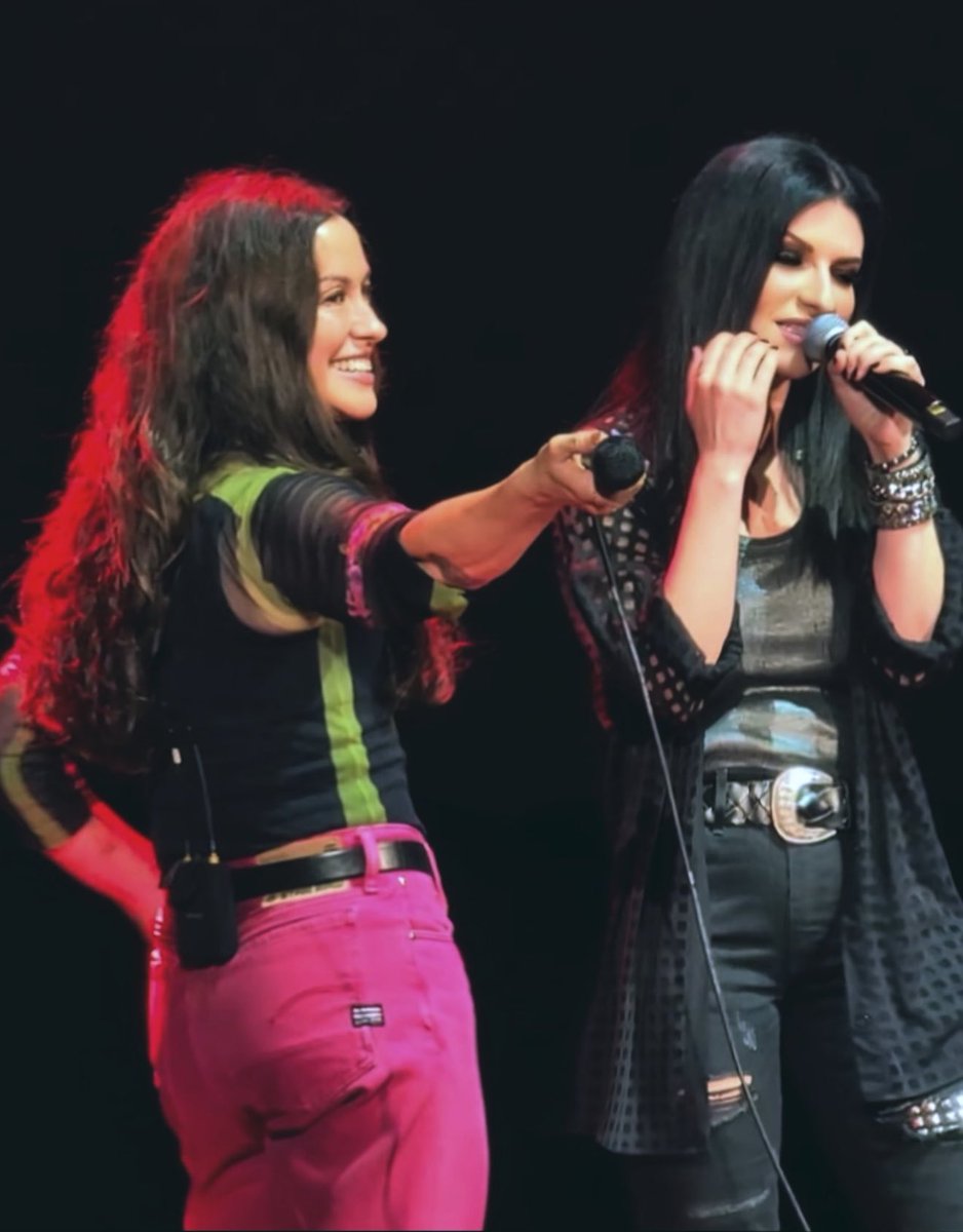 LauraPausini's tweet image. See, this job of mine is full of unexpected emotions, a bit like being on a roller coaster. There are constant emotional highs and lows, and the highs are unforgettable, especially because they come from artists and friends I respect and love.
Thanks, Alanis, Robbie, BadBunny,…