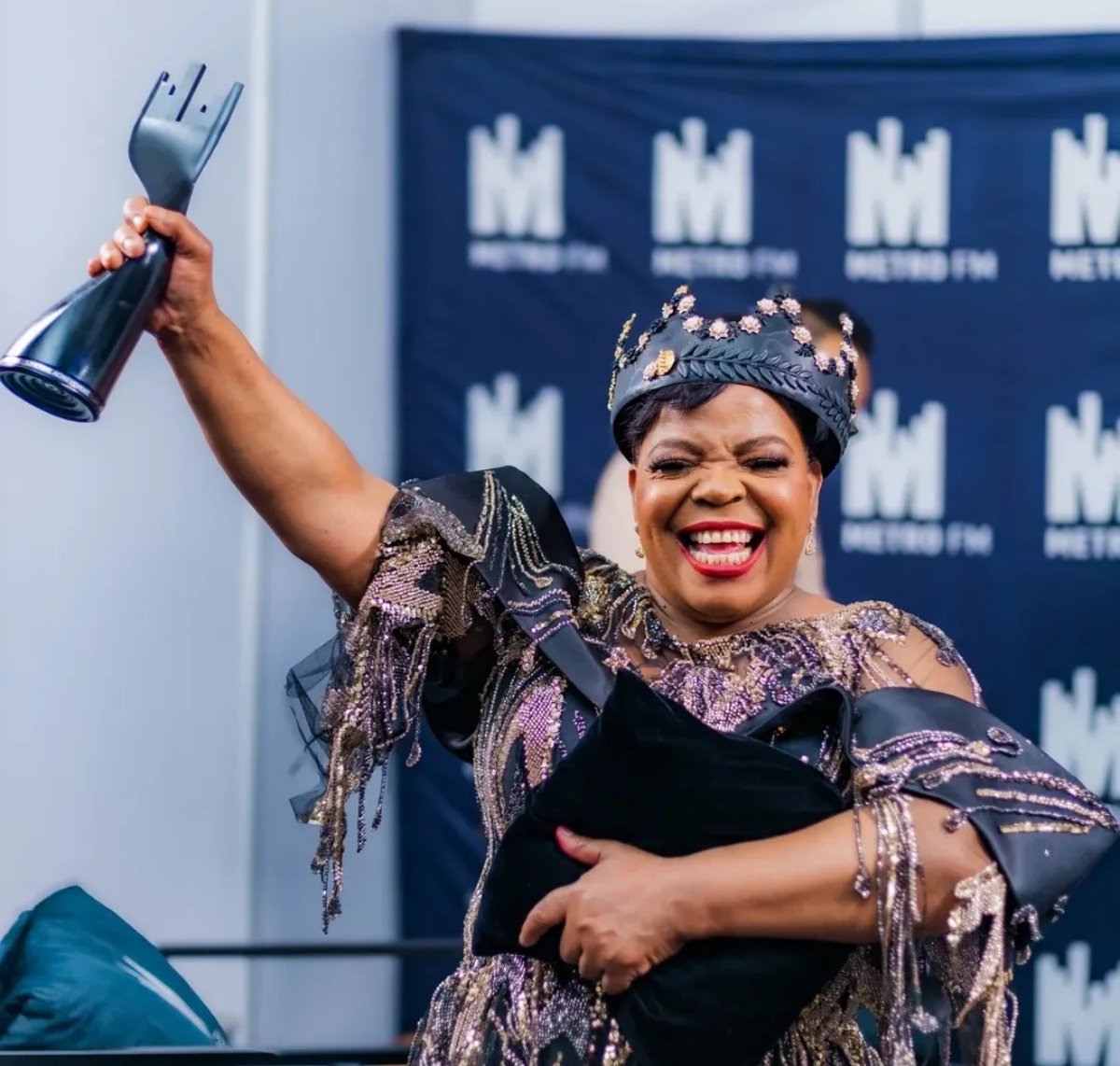 BuzzLifenews's tweet image. Rebecca Malope agrees on out of court settlement with washing detergent brand
The gospel singer will be awarded R1 million after her image was allegedly used in branding by Procter & Gamble (P&G) without her consent after contract had ended.
Their agreement reportedly ended in…