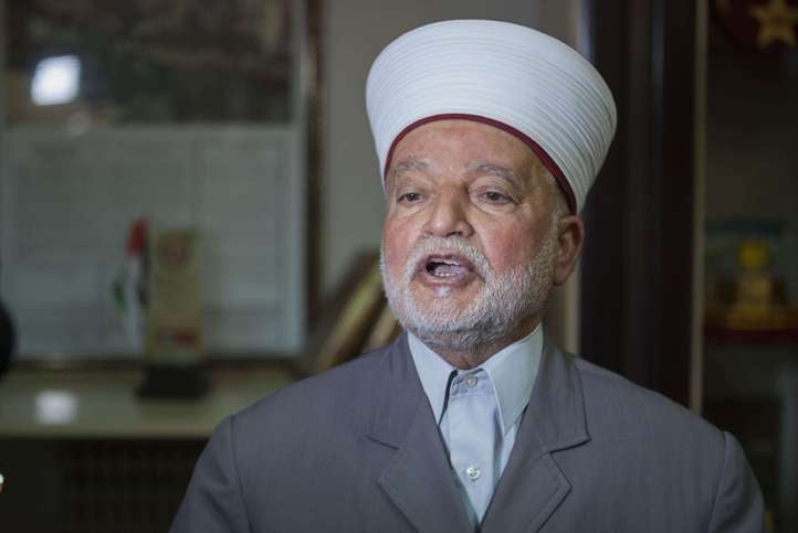 BREAKING: Israeli forces detained the Grand Mufti of Jerusalem, Sheikh Mohammad Hussein, shortly after he delivered the Friday sermon at Al-Aqsa Mosque compound in occupied Jerusalem.