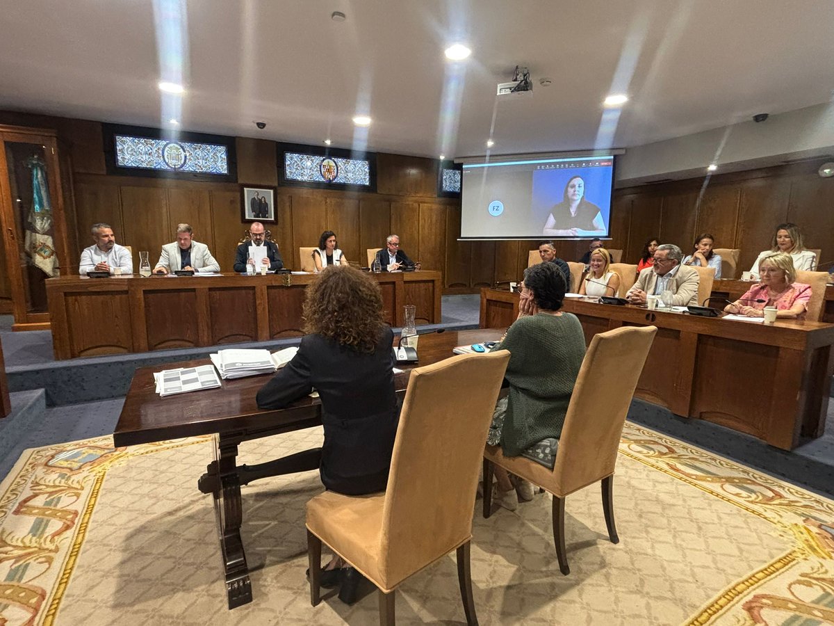 La 8 Bierzo (@8bierzo) on Twitter photo El pleno del <a href="/AytoPonferrada/">Ayto. de Ponferrada</a> ha aprobado una declaración institucional respaldada por todos los grupos, en la que se solicita a la Universidad de León la impartición del grado en Medicina en la ciudad desde el primer curso. El pleno del <a href="/AytoPonferrada/">Ayto. de Ponferrada</a> ha aprobado una declaración institucional respaldada por todos los grupos, en la que se solicita a la Universidad de León la impartición del grado en Medicina en la ciudad desde el primer curso.