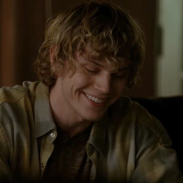 TheCinesthetic's tweet photo. Evan Peters in American Horror Story https://t.co/X1bM75I5ru