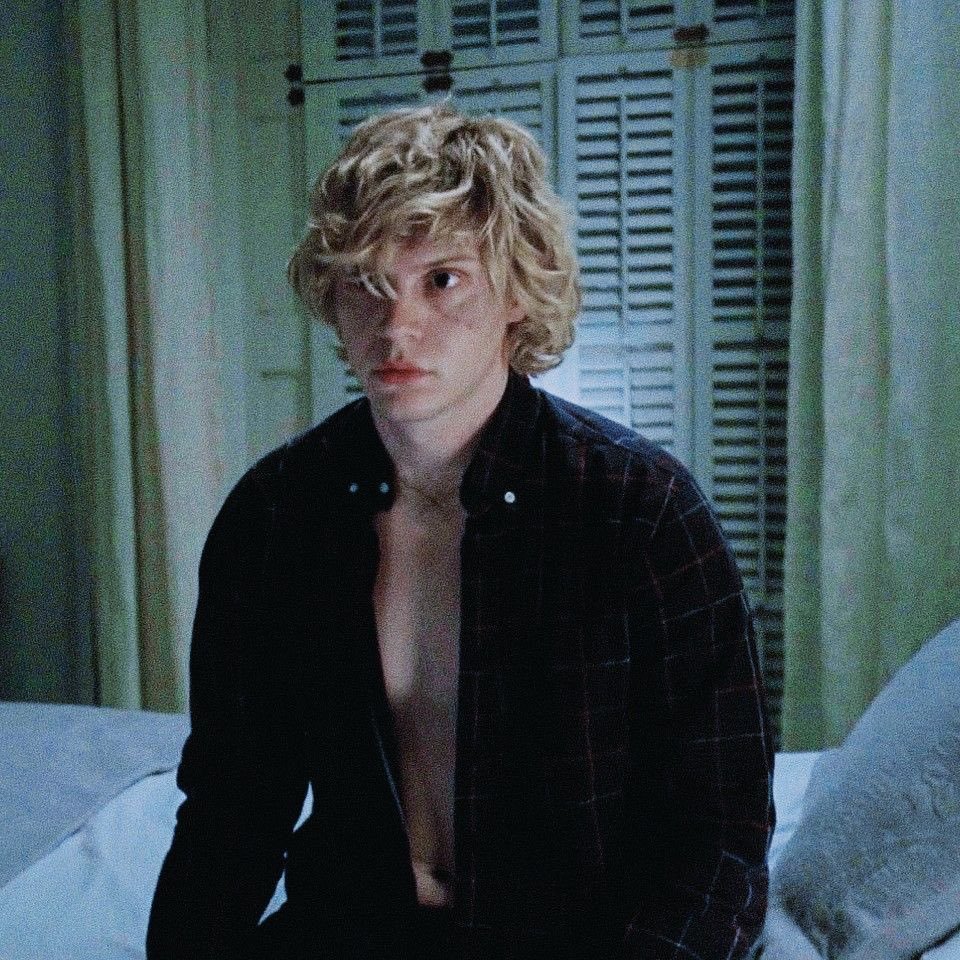 TheCinesthetic's tweet photo. Evan Peters in American Horror Story https://t.co/X1bM75I5ru