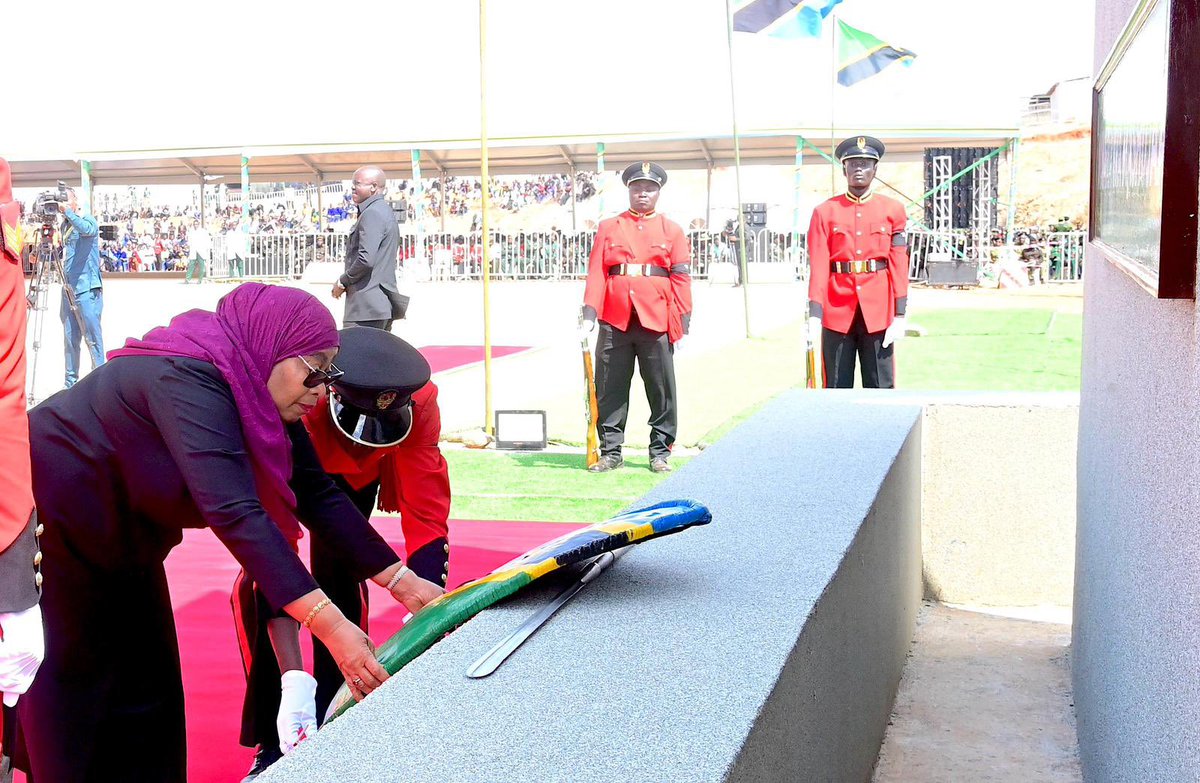 Rais wa Jamhuri ya Muungano wa Tanzania na Amiri Jeshi Mkuu, Mhe. Dkt. Samia Suluhu Hassan akishiriki maadhimisho ya Siku ya Mashujaa katika uwanja wa Mashujaa, Mtumba Jijini Dodoma leo, tarehe 25 Julai, 2025.