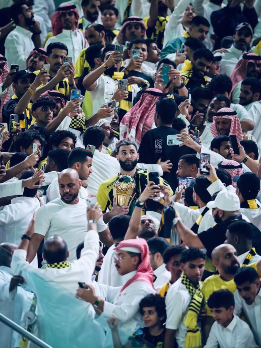🚨🚨🚨🚨 الأسطورة كريم بنزيما: 

#الاتحاد هو نادي الشعب؛ هو الشغف؛ هو الحب ☝️💛