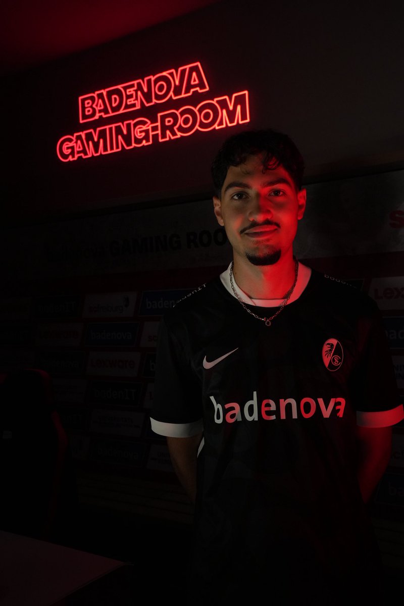 Ich verlängere beim SC Freiburg.🤍❤️

Damit gehts für mich in meine dritte Saison. Ich bin unglaublich stolz und glücklich, Teil dieses Teams zu sein.🙏