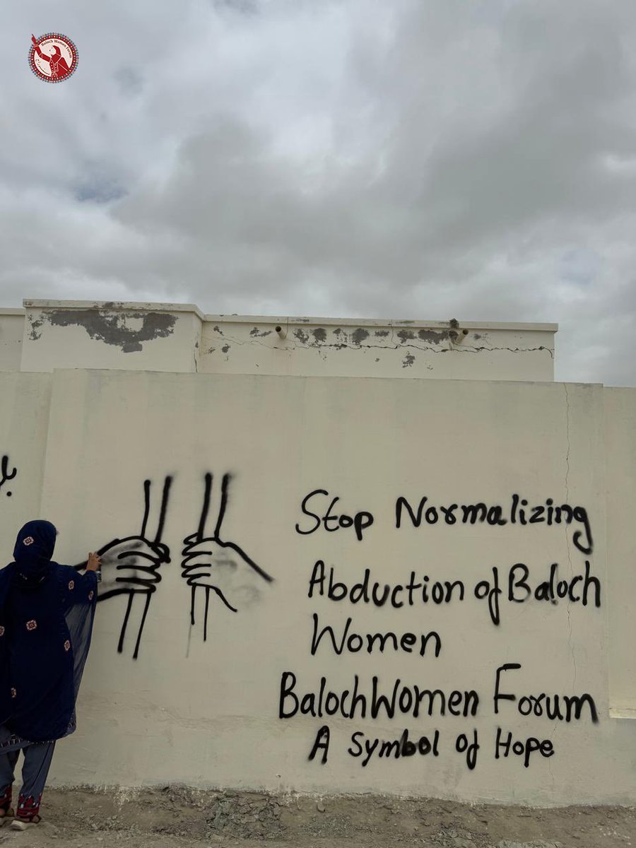 haleembalochh's tweet image. Dr. Shalee Baloch's detention appears to be a response to her vocal stance against the enforced disappearances of Baloch women, as evident in this picture. She is a prominent advocate for women's rights in Balochistan.
#ReleaseShaleeBaloch
#ReleaseBYCLeaders
@BBCUrdu
@HRCP87