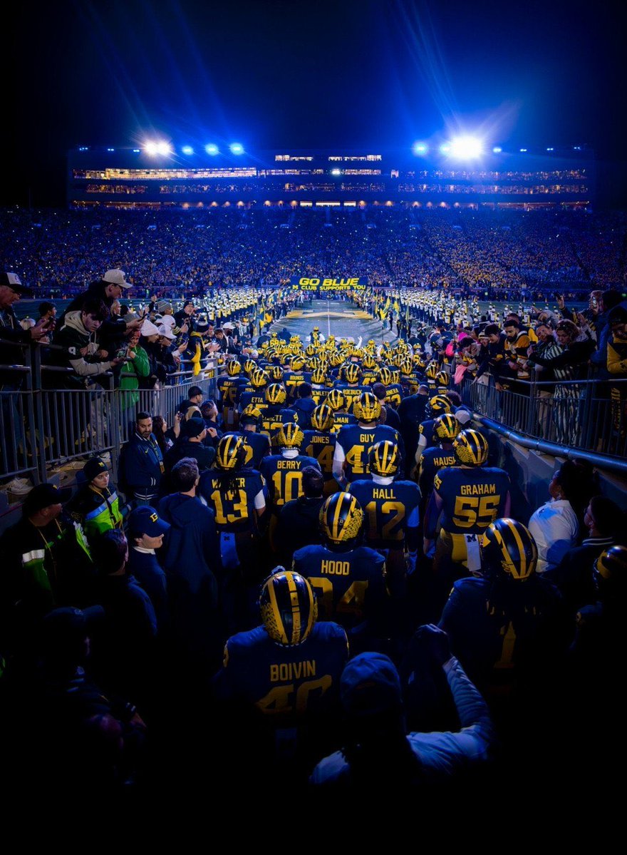 CoachDenham1's tweet image. Counting down the Days !!! GO BLUE