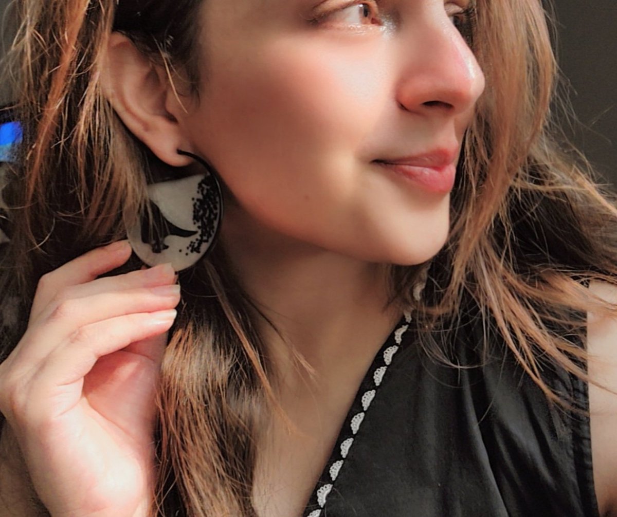 IqraThePoet's tweet image. My friend makes gorgeous customised jewellery.
To order yours, contact @mariaussman012 
P.S : She is a resin artist as well who makes spectacular resin stuff.