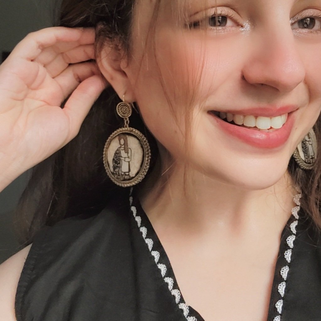 IqraThePoet's tweet image. My friend makes gorgeous customised jewellery.
To order yours, contact @mariaussman012 
P.S : She is a resin artist as well who makes spectacular resin stuff.