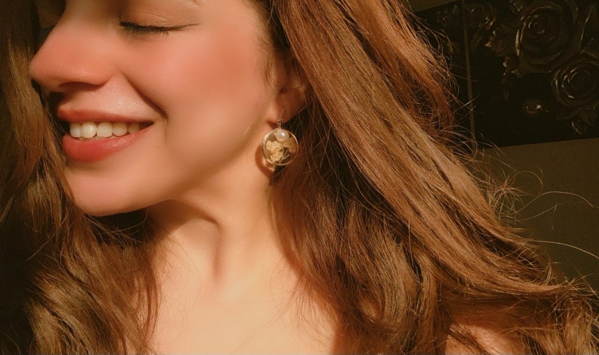 IqraThePoet's tweet image. My friend makes gorgeous customised jewellery.
To order yours, contact @mariaussman012 
P.S : She is a resin artist as well who makes spectacular resin stuff.