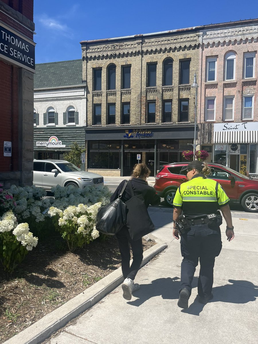 STPSmedia's tweet image. FEEL GOOD FRIDAY 💙

Hot days, cool treats &amp;amp; even cooler community partners

A huge thank you to @DougTarryHomes for stopping by our downtown office with our CRU to provide refreshing drinks &amp;amp; sweet treats. 

Your kindness goes a long way with the folks we serve downtown