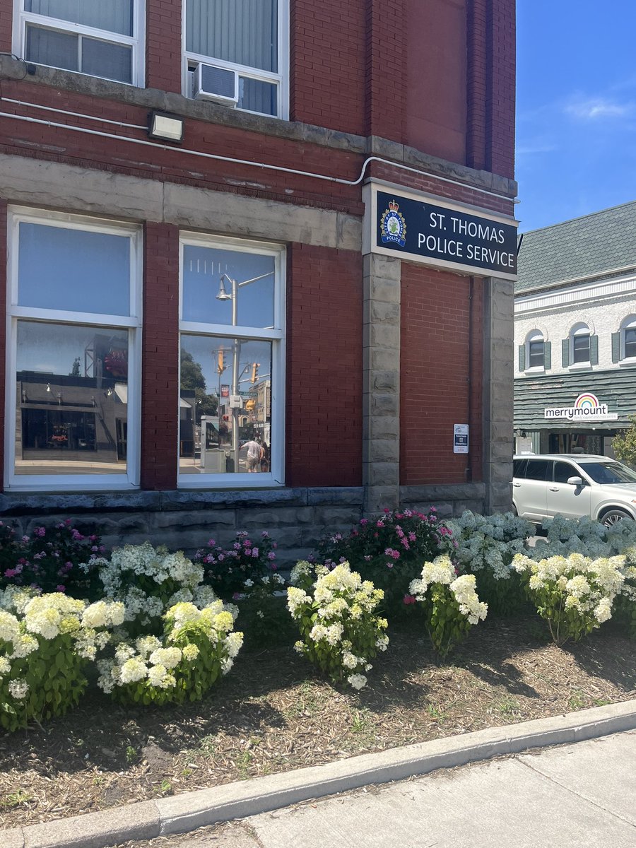 STPSmedia's tweet image. FEEL GOOD FRIDAY 💙

Hot days, cool treats &amp;amp; even cooler community partners

A huge thank you to @DougTarryHomes for stopping by our downtown office with our CRU to provide refreshing drinks &amp;amp; sweet treats. 

Your kindness goes a long way with the folks we serve downtown