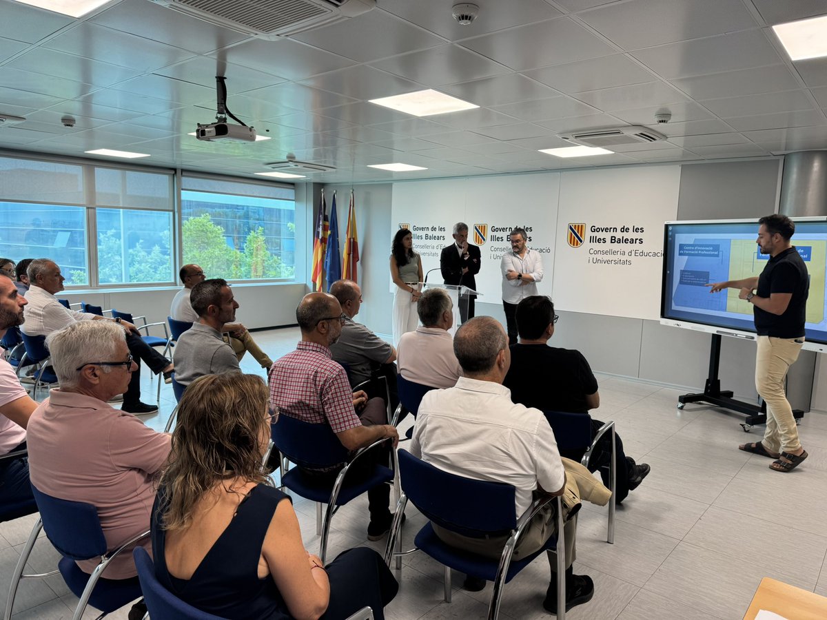 EDUNIB (@edun_ib) on Twitter photo El conseller <a href="/AVeraAlemany/">Antoni Vera</a> ha presentat el futur Centre d’Innovació d’FP a l’edifici del Politècnic de Palma. La infraestructura també acollirà un CIFP amb més de 800 places d’FP i impulsarà la modernització i innovació educativa a les Illes Balears.
➡️ tn.caib.es/aBz52pc3Nap5 El conseller <a href="/AVeraAlemany/">Antoni Vera</a> ha presentat el futur Centre d’Innovació d’FP a l’edifici del Politècnic de Palma. La infraestructura també acollirà un CIFP amb més de 800 places d’FP i impulsarà la modernització i innovació educativa a les Illes Balears.
➡️ tn.caib.es/aBz52pc3Nap5