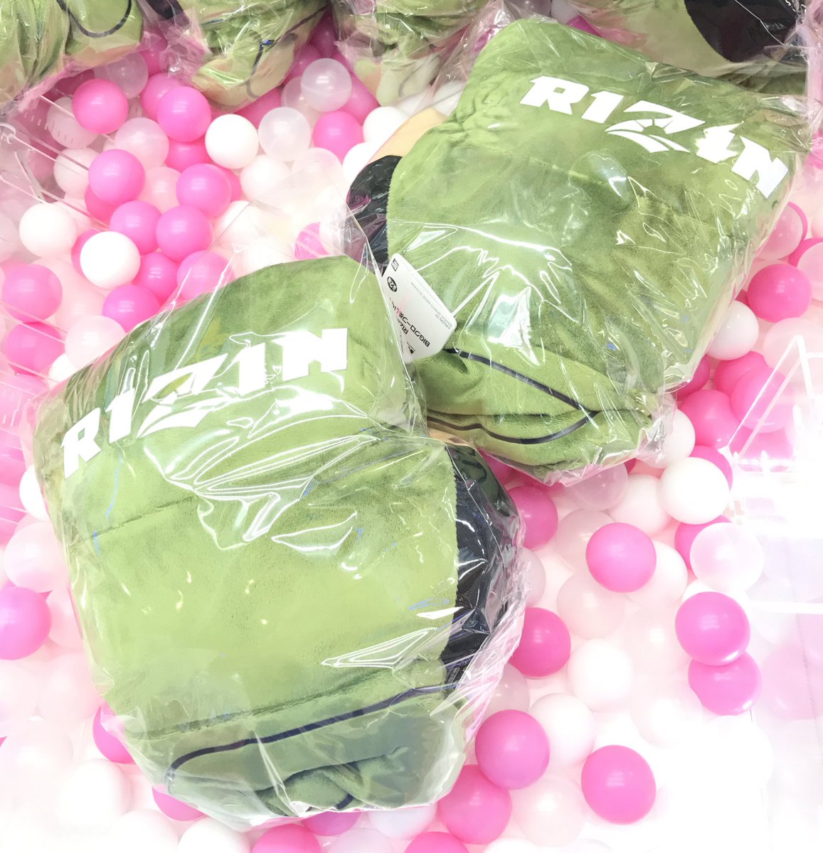 GiGO_Imure's tweet image. 【景品情報】
RIZIN BIGグローブぬいぐるみ

💥再入荷しました🥊
🥊ご来店をお待ちしております💥

#RIZIN  
#BIGグローブぬいぐるみ