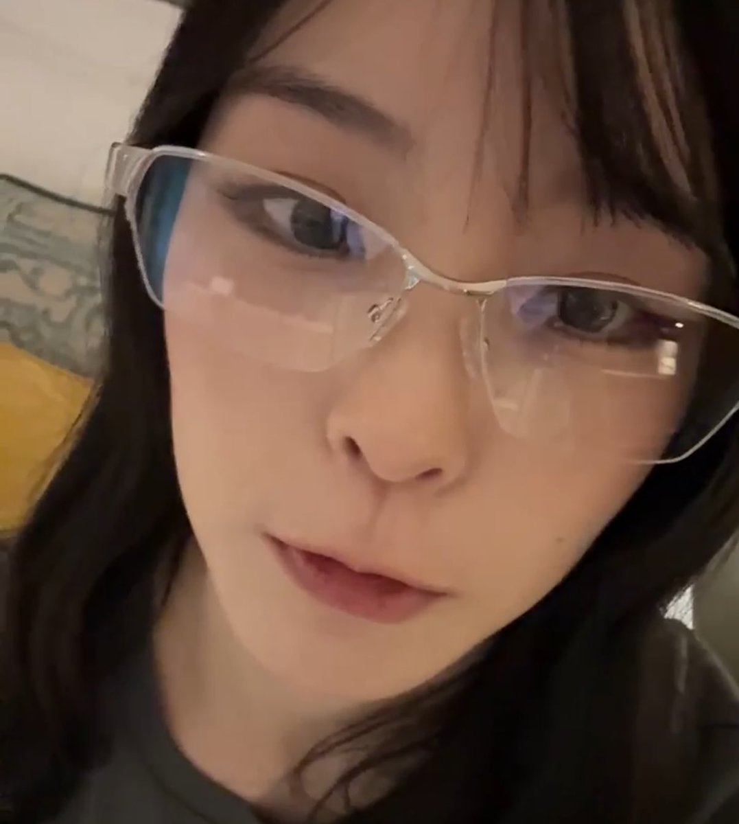 nnnoooozzzzeeee's tweet photo. 웅니와 애햄사이 https://t.co/az9ZXTHghN