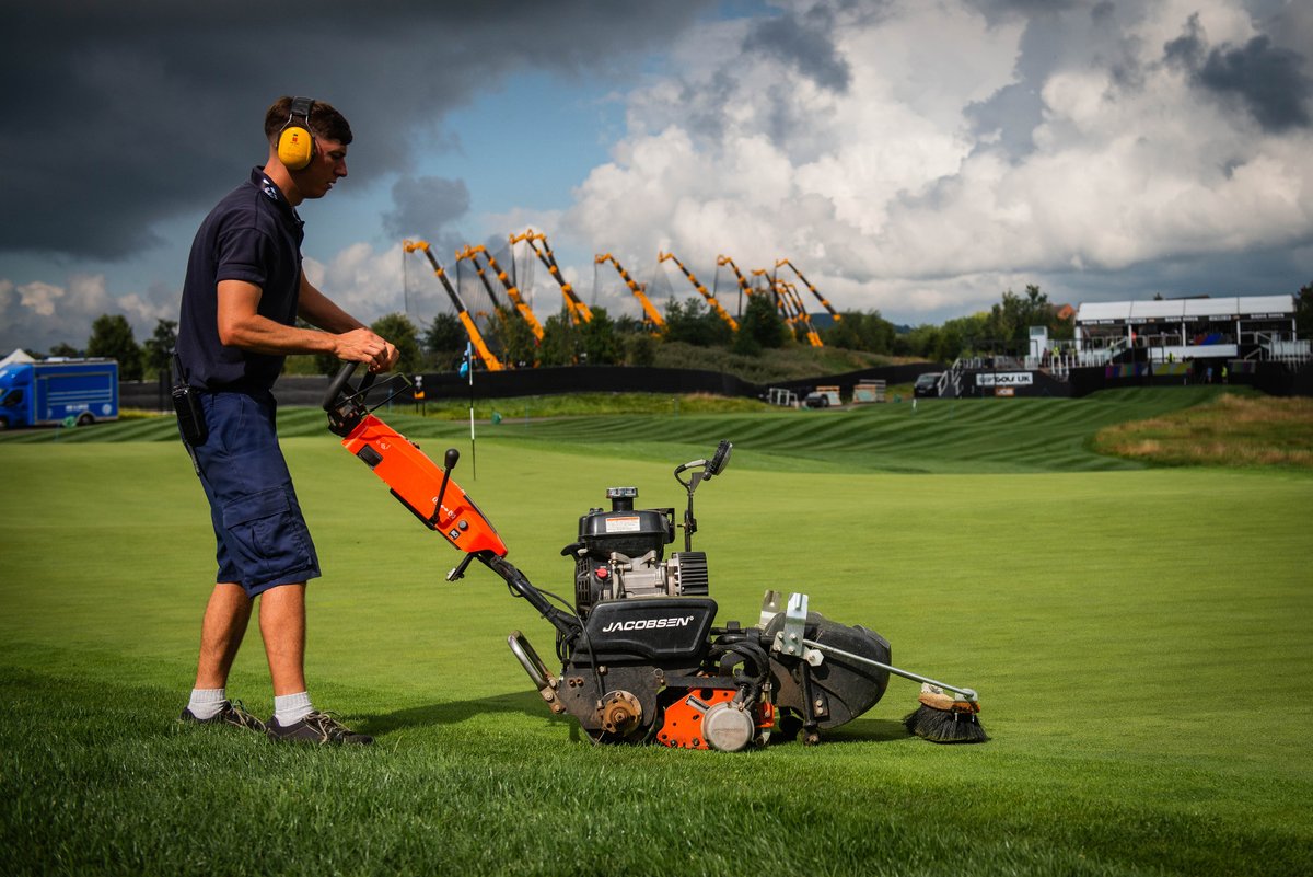 BIGGALtd's tweet image. In under an hour, the tee boxes at @jcbgolfcc will be buzzing as players tee off for @livgolf_league While the course looks flawless, that perfection comes from the hard work of over 80 greenkeepers who’ve battled storms (this week) and long days to get it there.
We joined the…