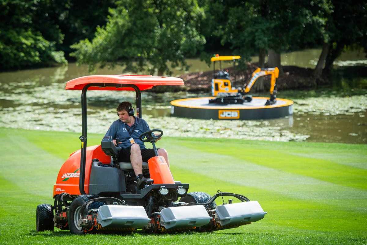 BIGGALtd's tweet image. In under an hour, the tee boxes at @jcbgolfcc will be buzzing as players tee off for @livgolf_league While the course looks flawless, that perfection comes from the hard work of over 80 greenkeepers who’ve battled storms (this week) and long days to get it there.
We joined the…