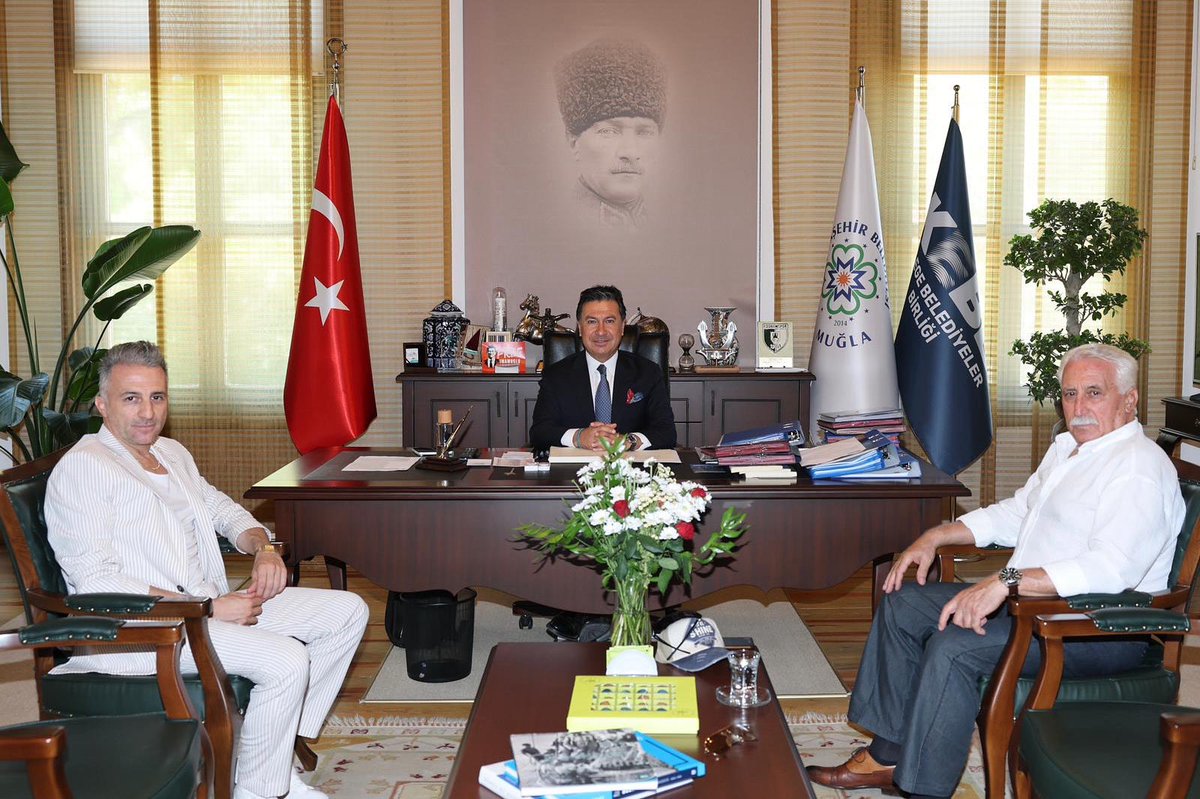 Dünya değeri Muğla’mıza 50 yıldır büyük katkılar sağlayan çok değerli ağabeyimiz Gökhan Çağlav’ı tam 11 yıldır kapısından girmediği belediyemizde ağırlamaktan, mutluluk duydum. 

1974 yılında; o günün parasıyla 450 bin liraya ulaşan borcu nedeniyle kapatılması gündeme gelen