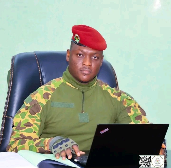 LIONNE de L'AES 🇧🇫🇲🇱🇳🇪❤️✊🏽 (@aeslionne226) on Twitter photo Je l'aime tout simplement mon <a href="/CapitaineIb226/">Capitaine Ibrahim TRAORÉ</a> 🇧🇫🔥♥️.
<a href="/adamasa76516431/">Le Faso Mon combat 🇧🇫🇧🇫🇧🇫</a> <a href="/ahmadsavadogo45/">Mohamed kiswendsida savadogo 🇧🇫🇧🇫🇧🇫</a>
<a href="/Burkindi_/">Dylonn Burkindi 🇧🇫</a>
<a href="/EcuatoBurkinabe/">Amadou Junior Nikiema</a>
<a href="/Aesalerte/">AES Alerte</a>
IB est l'homme de la situation.
Les ennemis jurés de notre patrie,
Mille complot à droite, mille complots à gauche IB avance avec son peuple 🇧🇫✌🏼🫡. Je l'aime tout simplement mon <a href="/CapitaineIb226/">Capitaine Ibrahim TRAORÉ</a> 🇧🇫🔥♥️.
<a href="/adamasa76516431/">Le Faso Mon combat 🇧🇫🇧🇫🇧🇫</a> <a href="/ahmadsavadogo45/">Mohamed kiswendsida savadogo 🇧🇫🇧🇫🇧🇫</a>
<a href="/Burkindi_/">Dylonn Burkindi 🇧🇫</a>
<a href="/EcuatoBurkinabe/">Amadou Junior Nikiema</a>
<a href="/Aesalerte/">AES Alerte</a>
IB est l'homme de la situation.
Les ennemis jurés de notre patrie,
Mille complot à droite, mille complots à gauche IB avance avec son peuple 🇧🇫✌🏼🫡.