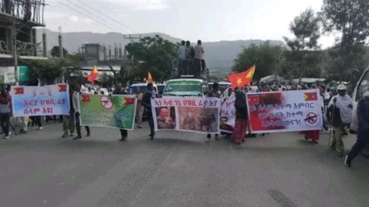 Haphtom's tweet image. Great to hear the Southern #Tigray is back under its former administration after public protests. Armed individuals have been moved to camps.
People’s Power! Other zones can learn much from this peaceful and effective movement.
Gen. Tadese should make PEACE a top priority.