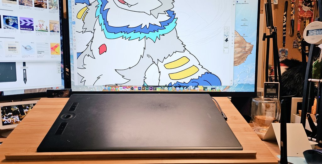 lionwaiter's tweet image. 5年ぶり位に板タブ引っ張り出してPCでお絵描きしてみてる。
こんな機能とかあったかな?って思いながら再設定してお絵描きできるようにしてみたけどこんなに描きづらかったかな…🤤ってなってる