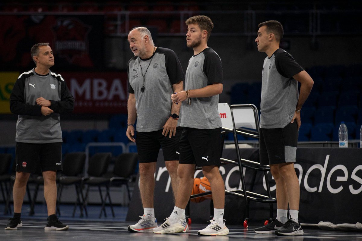 NachoJuan_'s tweet image. Gracias,

A Vitoria por la acogida.
Al @Baskonia por la oportunidad.
A su afición por estar ahí siempre.
Al staff por cuidarme.
A Pablo por la confianza.

Siento que las cosas no saliesen. Digo adiós orgulloso de haber pertenecido a un club muy especial.

Mila esker.