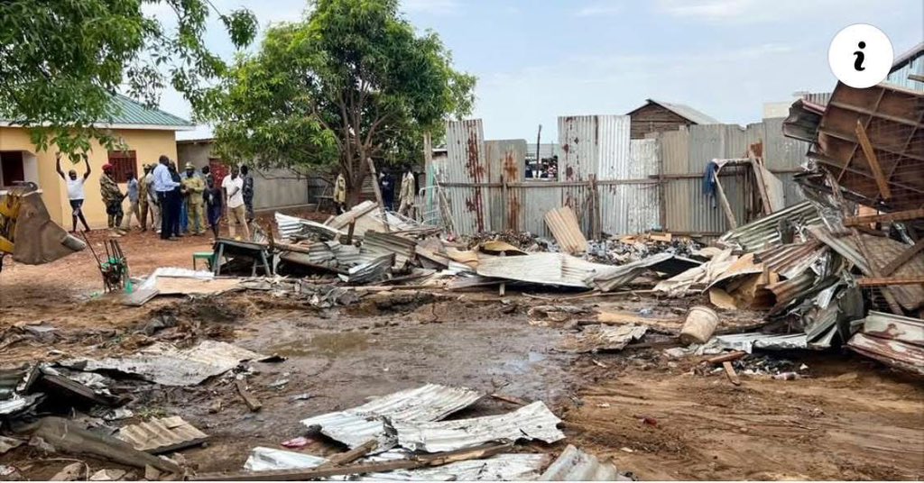 Cholatak's tweet image. Central Equatoria State orders people occuping graveyards to vacate
The government of Central Equatoria State ordered all those occupying graveyards to vacate immediately.