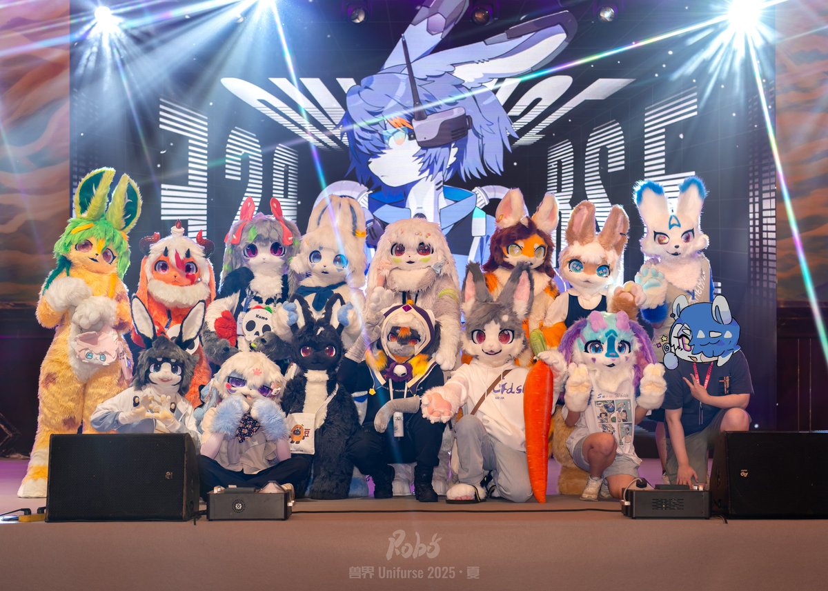 rabbitmenglong's tweet image. Bunnies&apos; Night🐰
#FursuitFriday