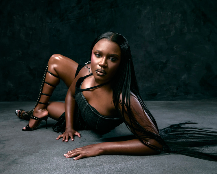 tecoapple's tweet image. 🎧 Amaarae lança “Girlie-Pop!”, single que carrega uma brisa brasileira. A produção assinada por Kyu Steed e Maffalda (Anitta, Pabllo Vittar).
🔗 tecoapple.com/2025/07/25/ama…
