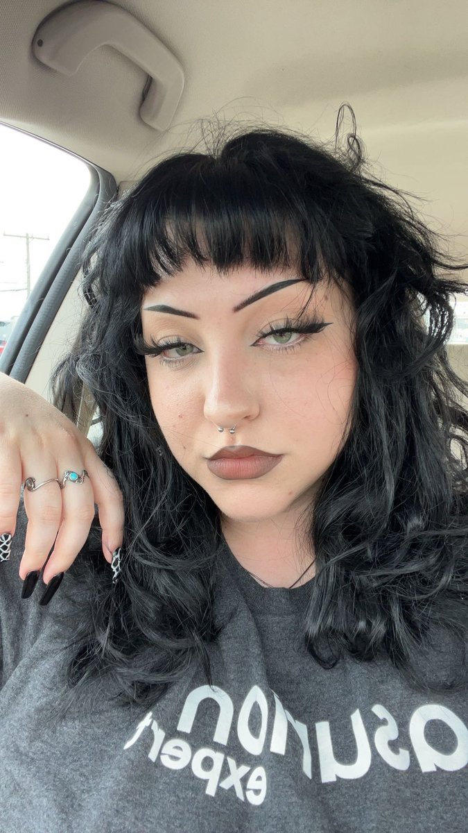 martian_bugg's tweet image. Me 2 years ago today and I feel like I do not look like that anymore
