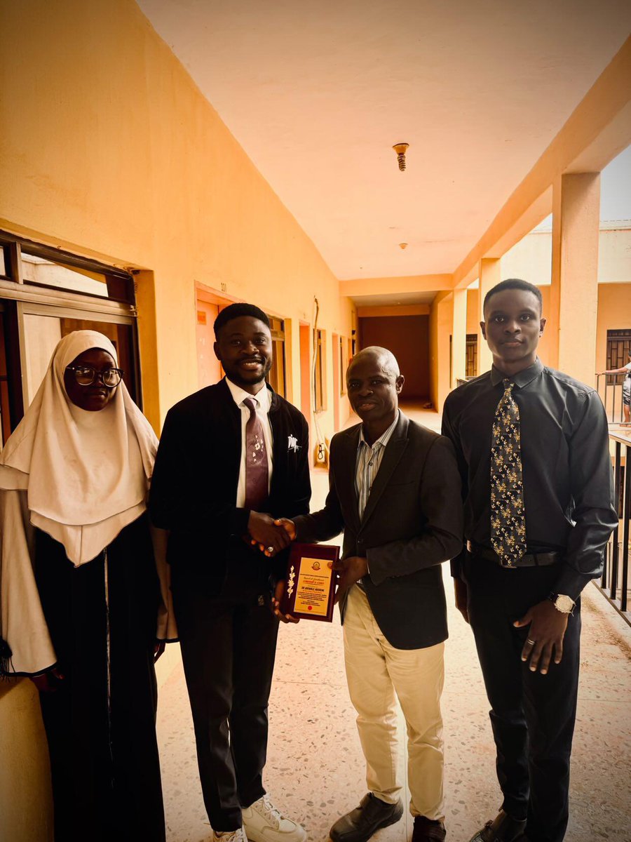 osumsaofficial's tweet image. The Pacesetters Administration, under the leadership of Motadegbe Emmanuel Adeyemo, paid a final courtesy visit to the Sub-Dean, Dr. Aderemi — a steadfast pillar of support throughout the administration’s tenure.

#LeadershipTransition #OSUMSA #Gratitude