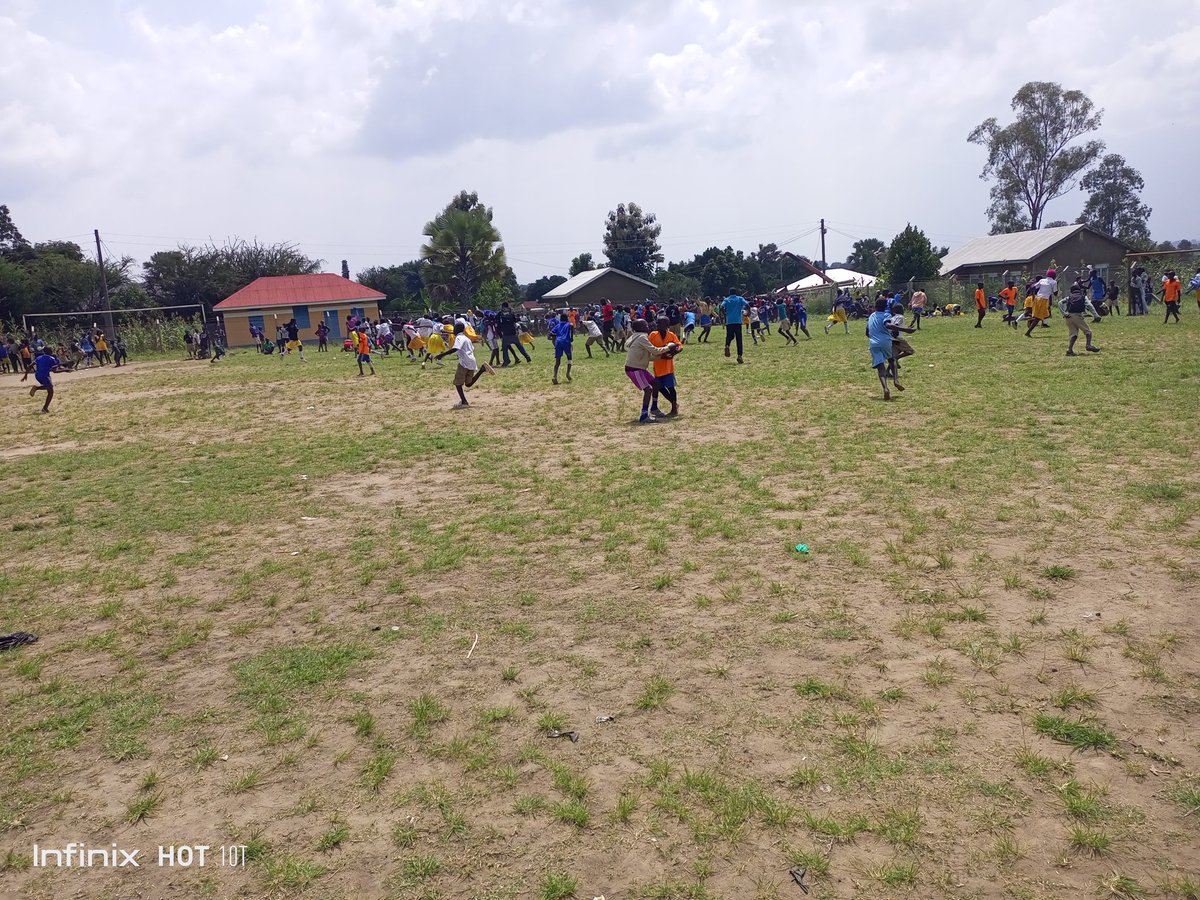 jalleerick82326's tweet image. #JUSTIN: Pupils of Awindiri Primary school joins their players to celebrate a late win goal against Anyafio Primary school
