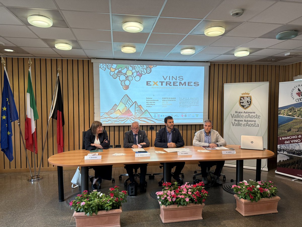 Presentato Vins Extrêmes, il Salone Internazionale della Viticoltura Eroica in programma il 22 e 23 novembre al Forte di Bard. <a href="/vdaufficiale/">Regione Autonoma Valle d'Aosta</a> <a href="/cervim_org/">CERVIM</a> <a href="/fortedibard/">Forte di Bard</a>