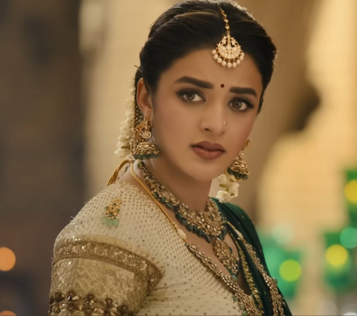 Milagro Movies (@milagromovies) on Twitter photo She gave 5 key years for just one film #HariHaraVeeraMallu 🙏
Avoided other Telugu films as per producers' requests.
True dedication <a href="/AgerwalNidhhi/">Nidhhi Agerwal 🌟 Panchami</a> 🫰
#HariHaraVeeraMallu She gave 5 key years for just one film #HariHaraVeeraMallu 🙏
Avoided other Telugu films as per producers' requests.
True dedication <a href="/AgerwalNidhhi/">Nidhhi Agerwal 🌟 Panchami</a> 🫰
#HariHaraVeeraMallu