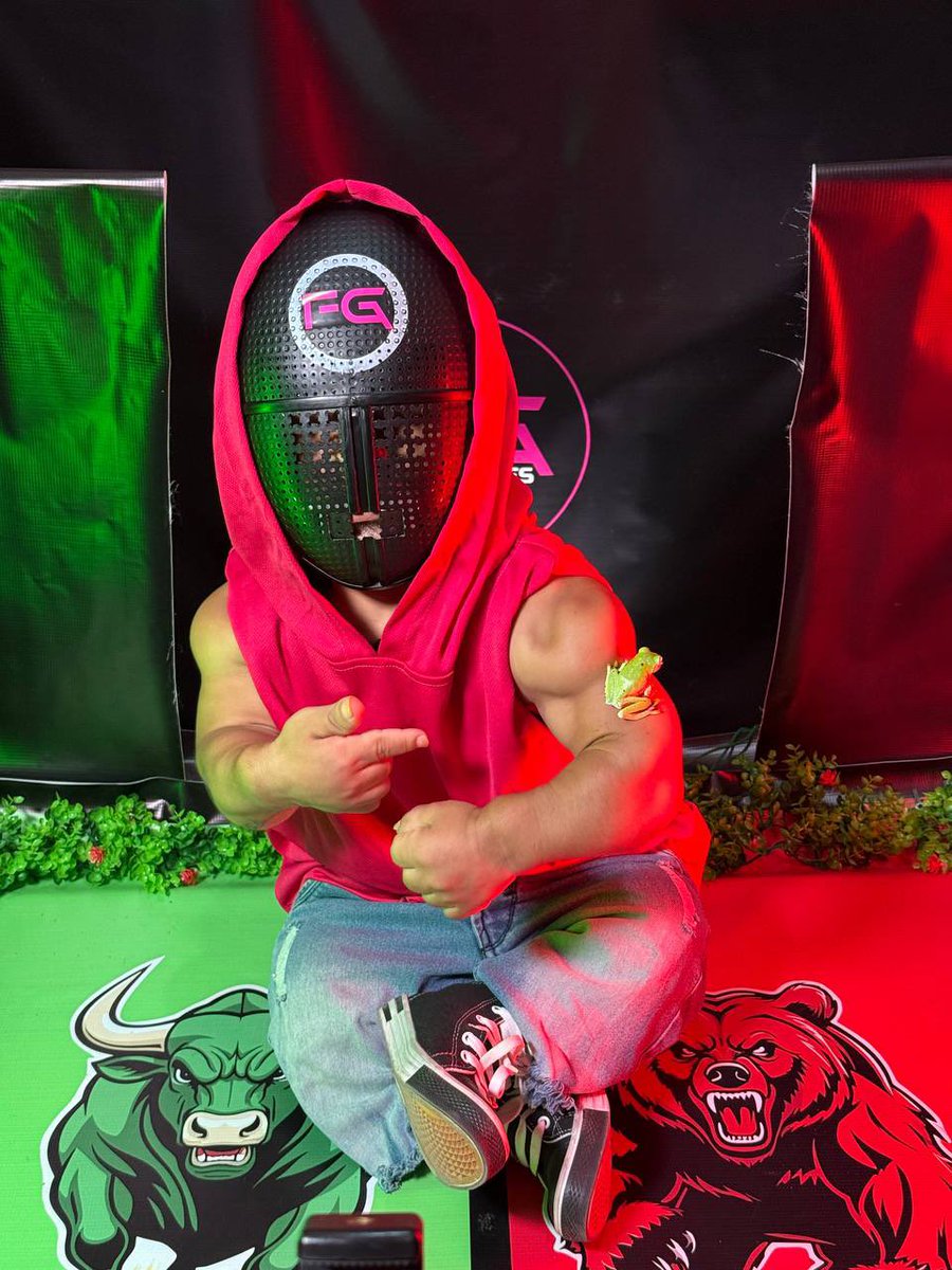 Ref The Midget &amp; his favourite frog… Pepe