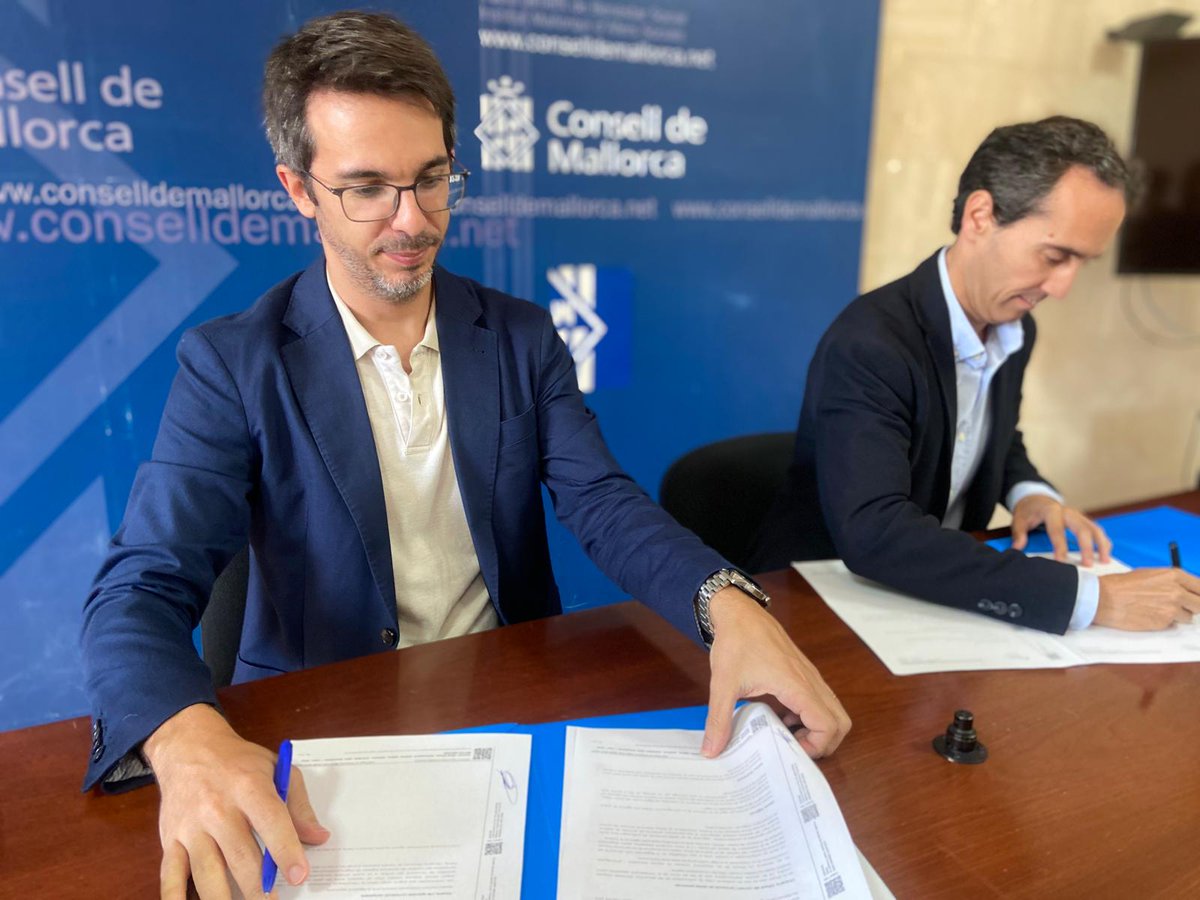 imasmallorca's tweet image. 🤝 Impulsam amb @UNIVERSIDAdema la salut bucodental i nutricional de la gent gran amb tallers preventius impartits als CPAPs per alumnat de grau.

🦷 Un projecte per promoure hàbits saludables i envelliment actiu amb mirada comunitària.

ℹ️ bit.ly/ConveniIMASADE…