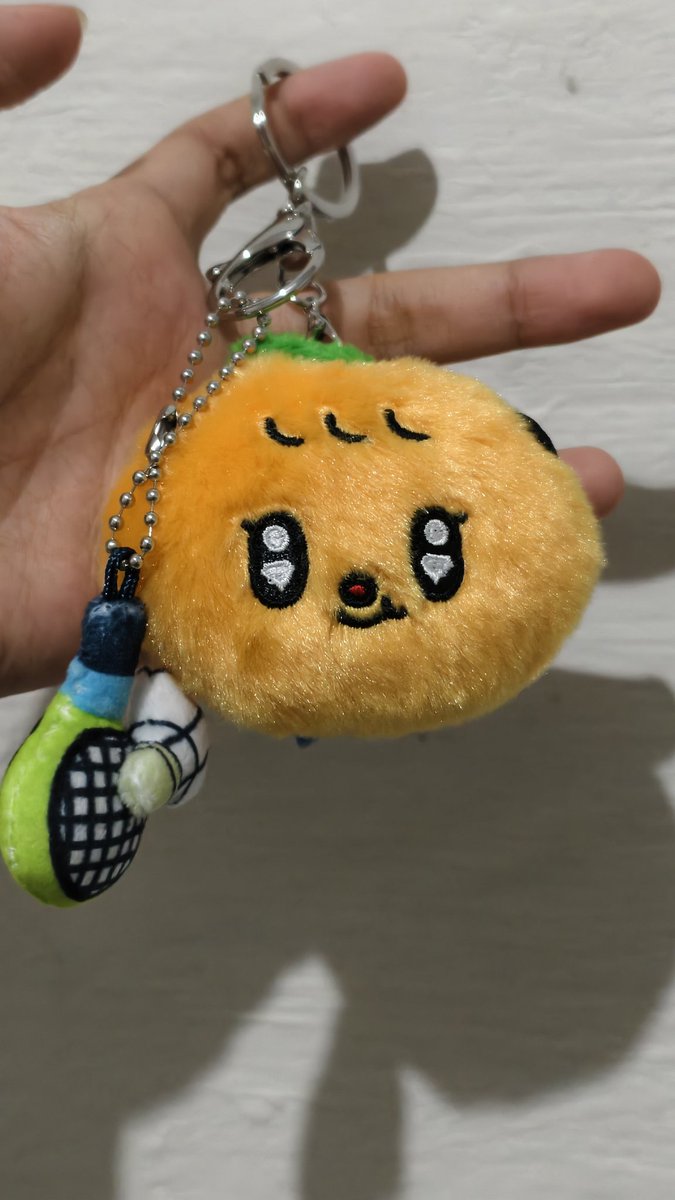 GUE KIRA INI KEYRING GEDE YEH
TAUNYA CIMIT BANGET💔
Untung lucuuu... 
But welcome Nienieee