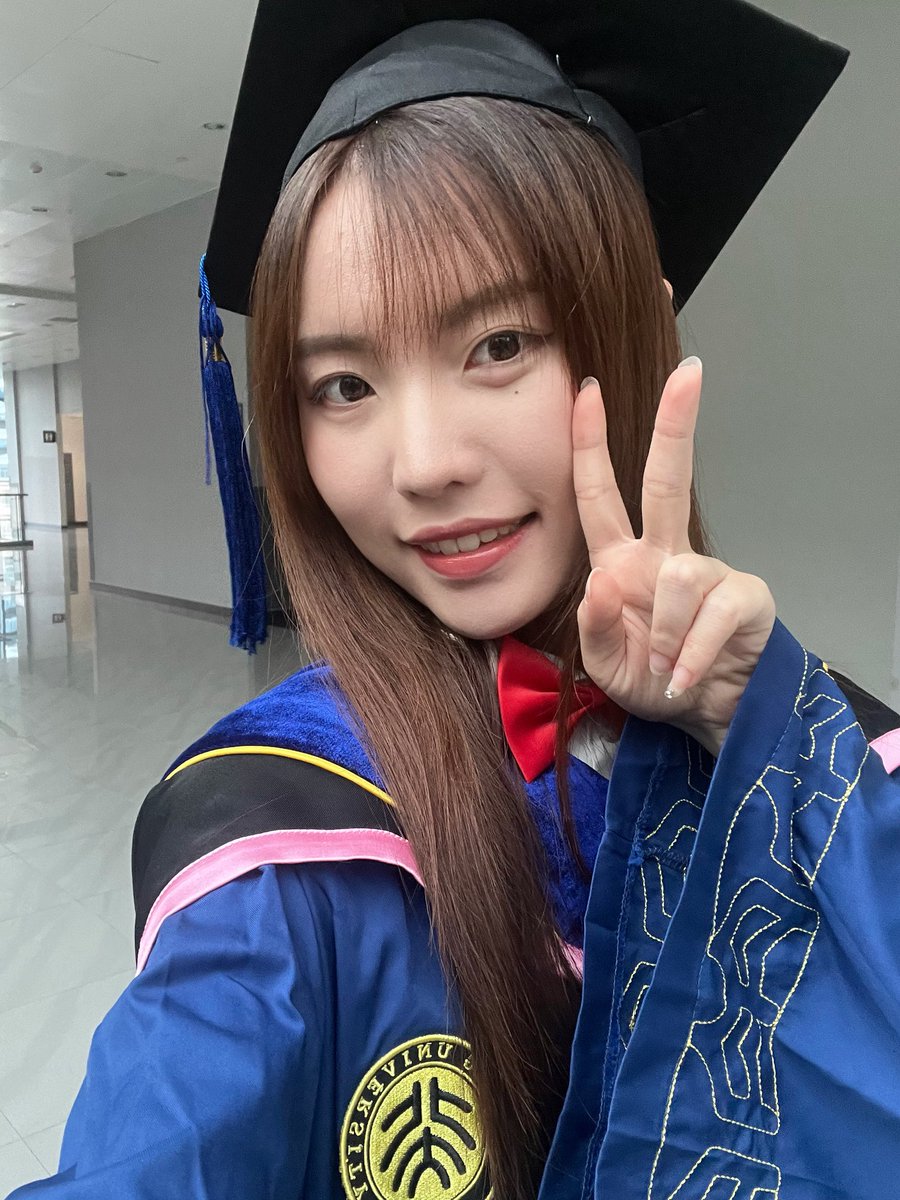 pearbinance's tweet image. 最近一直在思考,在别人眼中的我是什么样子的?
很多时候自大、自恋,让人感到自信,但偶尔也需要客观评价,让自己更坦诚地了解自己,了解自己在人群中的位置。
清醒的过程可能很痛苦,因为你发现别人眼里的自己怎么这么差?我怎么会给别人这种印象?原来他们在背后觉得我是这样的人?…