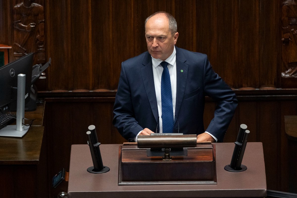 MEN_GOVPL's tweet image. 💬„Szkoły liczące do 96 uczniów stanowią 24,5% wszystkich samorządowych szkół podstawowych. Tak wysoki odsetek to efekt niżu demograficznego - problemu, który przez ostatnie lata został zaniedbany”- mówił wiceminister Henryk Kiepura w #Sejm w odpowiedzi na pytania ws. bieżących.