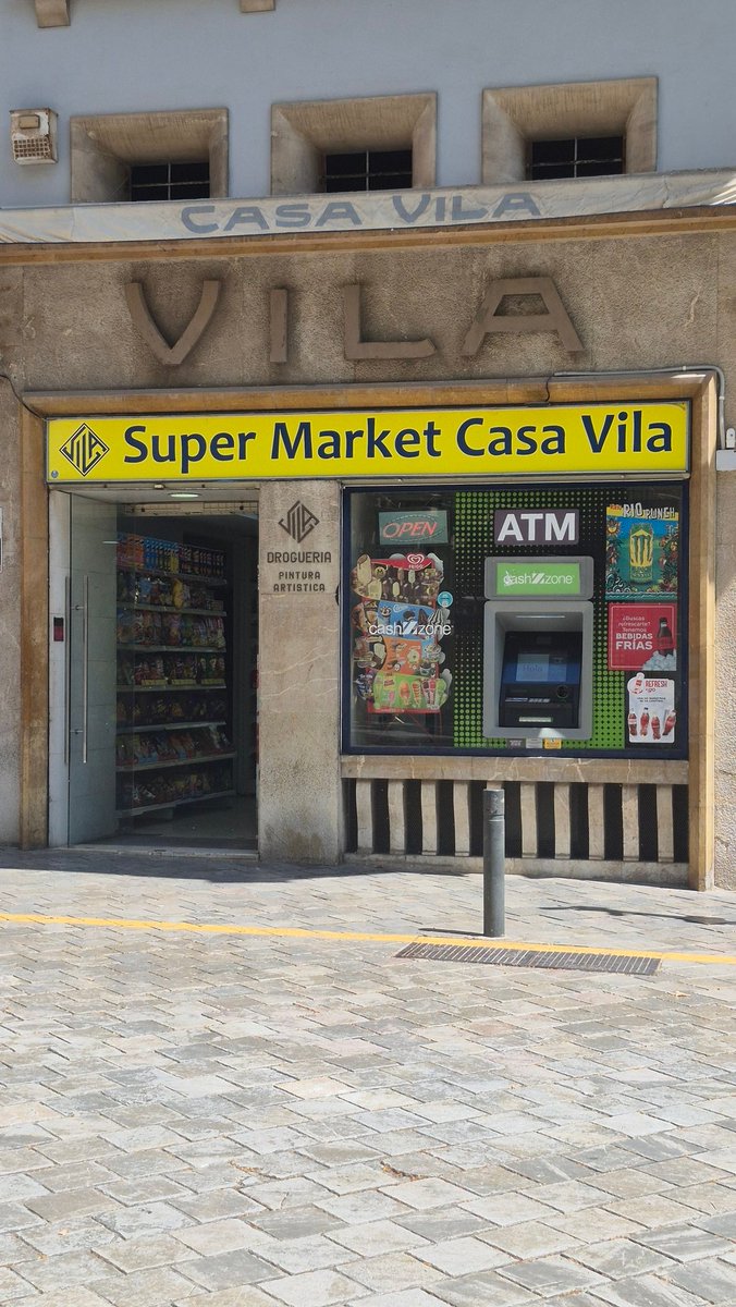 La història contemporània de Palma resumida en aquesta foto.