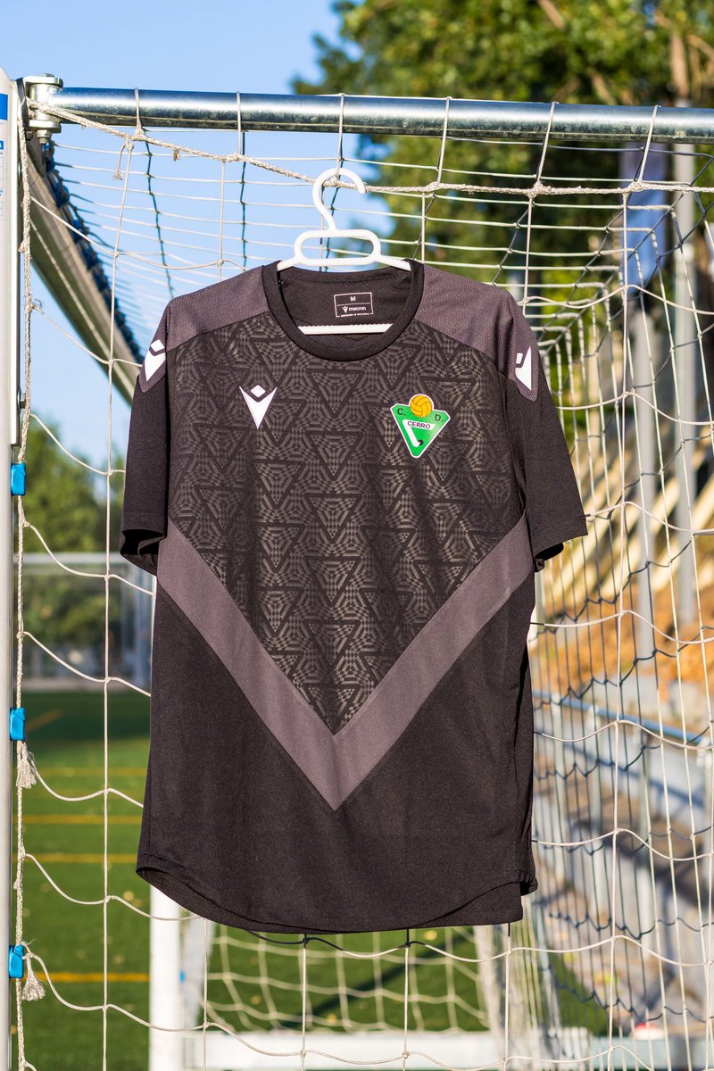 👕 𝕀𝔻𝔼ℕ𝕋𝕀𝔻𝔸𝔻, ℙ𝔸𝕊𝕀Óℕ 𝕐 𝕆ℝ𝔾𝕌𝕃𝕃𝕆.

Presentamos la ropa de entrenamiento de nuestros jugadores y cuerpo técnico para esta temporada 2025/26.

#DelMunicipalParaElBarrio💚