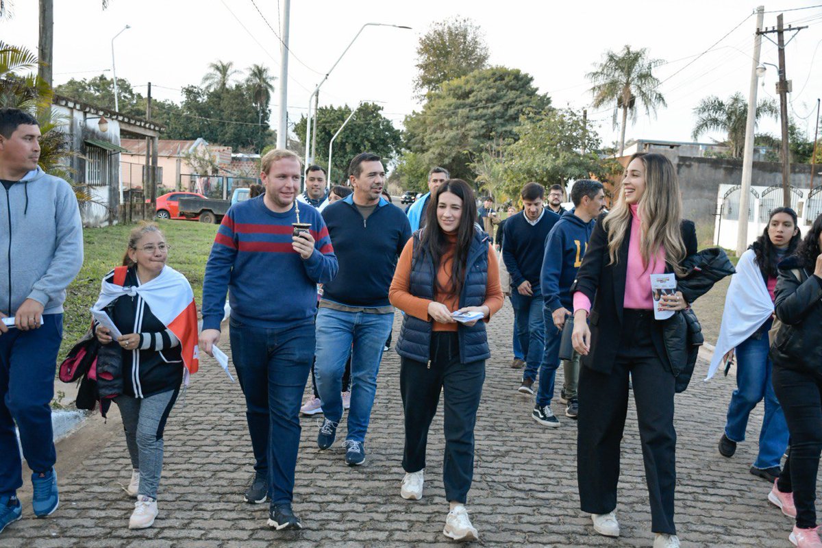 javiersaezok's tweet image. #Ituzaingó
Acompañamos al candidato a Intendente #EmilioNicolas de @vamosctesok durante una caminata por el barrio Mbatará.
!Con @JPValdesok y @PedroBraillardP en la gobernación Tenemos Futuro!