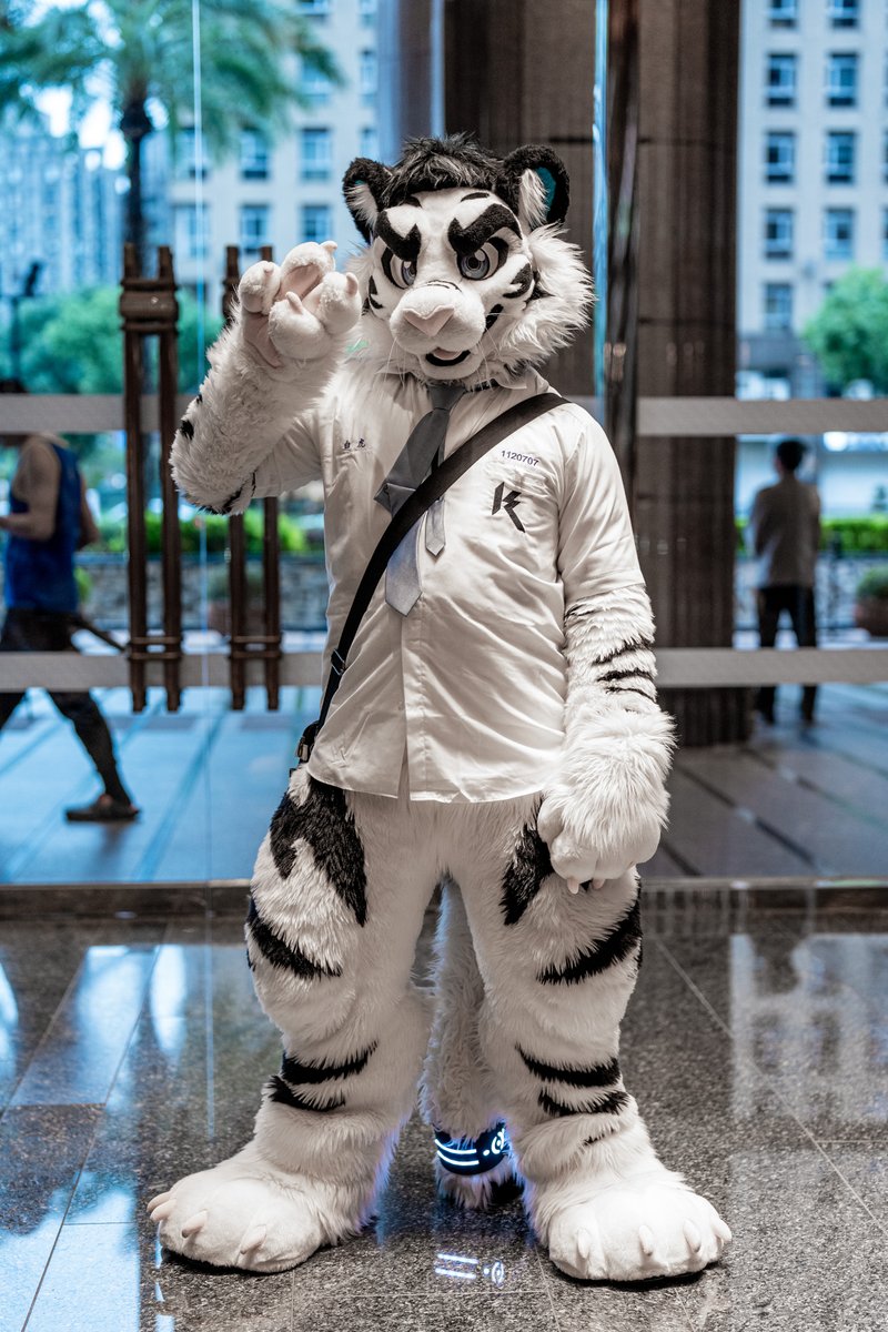 ✌️🐯

📸:  <a href="/loynuwu/">Loyn</a> 
✂️:  <a href="/BK_fursuit/">BK Fursuit</a> 
#FursuitFriday
#UTFG2025