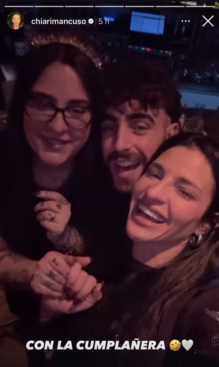 midnightcrissy's tweet image. ESTOS LE CAYERON AL CUMPLEAÑOS A LA PIBA QUE SALIÓ EN EL MÓVIL JAJDJDJDJXJDJJDJD