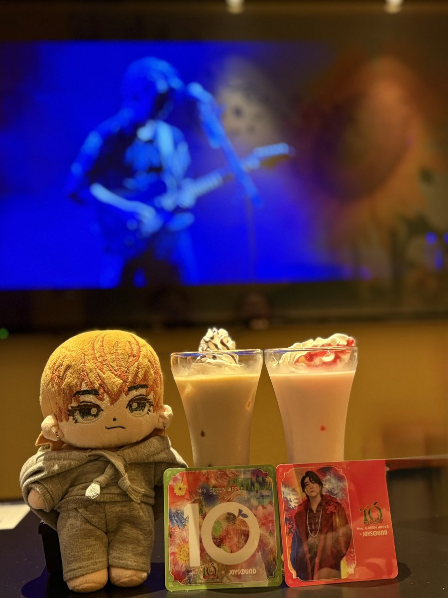 7arcoirisxxx's tweet image. コラボしてるからって、コラボドリンクだけ飲みに連れてこられた🤣ひたすらMV観てコラボドリンク飲む30分……