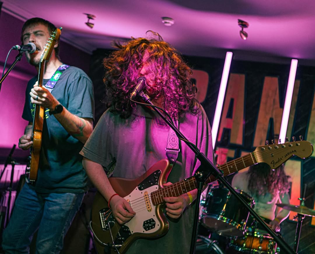 ClubEVOL's tweet image. ***SUPPORT ANNOUNCEMENT***
Delighted to add fuzz flavoured psych band @PrayMojo as support to Toronto's mighty & magnificent @Winelipsband alongside GLOIN at @artsclublpool, October 16th!
Get tickets @seetickets: seetickets.com/event/wine-lip…
📸 pjcoleman_creative