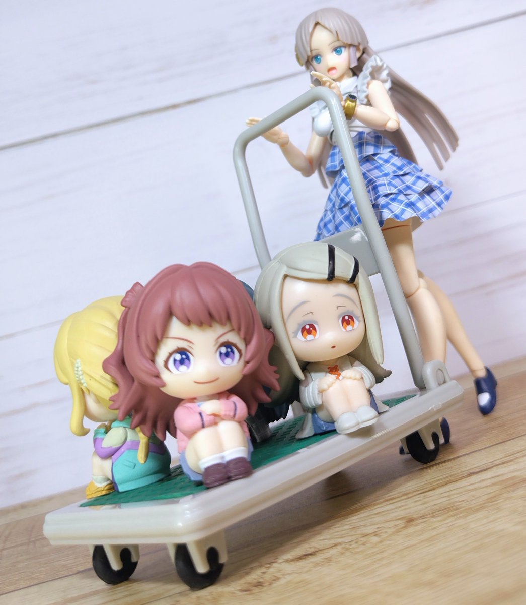 murabito_skkn's tweet image. 本日のガシャポン戦果!🙋
バンダイナムコ
"まちぼうけ"
学園アイドルマスター
だいぶデフォルメされた4cm程度の大きさながら、各キャラの衣装や小物をしっかり色分け塗装しているのは流石のクオリティですわ···!✨🤔
推しの倉本さんが出るまでしっかり追いかけていきたいシリーズです!😆