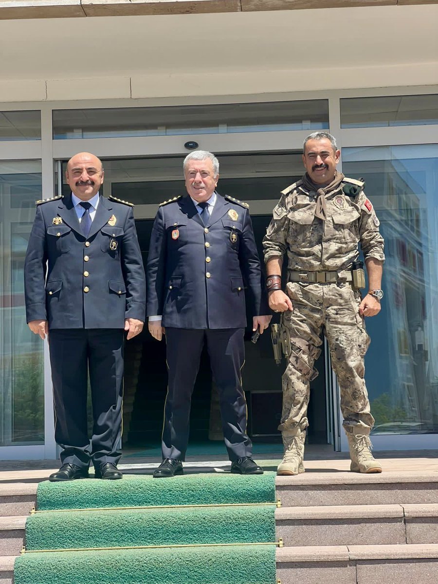 Emniyet Genel Müdür Yardımcımız Sn. Doç. Dr. Mustafa ÇALIŞKAN;

İl Emniyet Müdürümüz Sn. Aytekin CANITEZ’ i ziyaret ettiler.