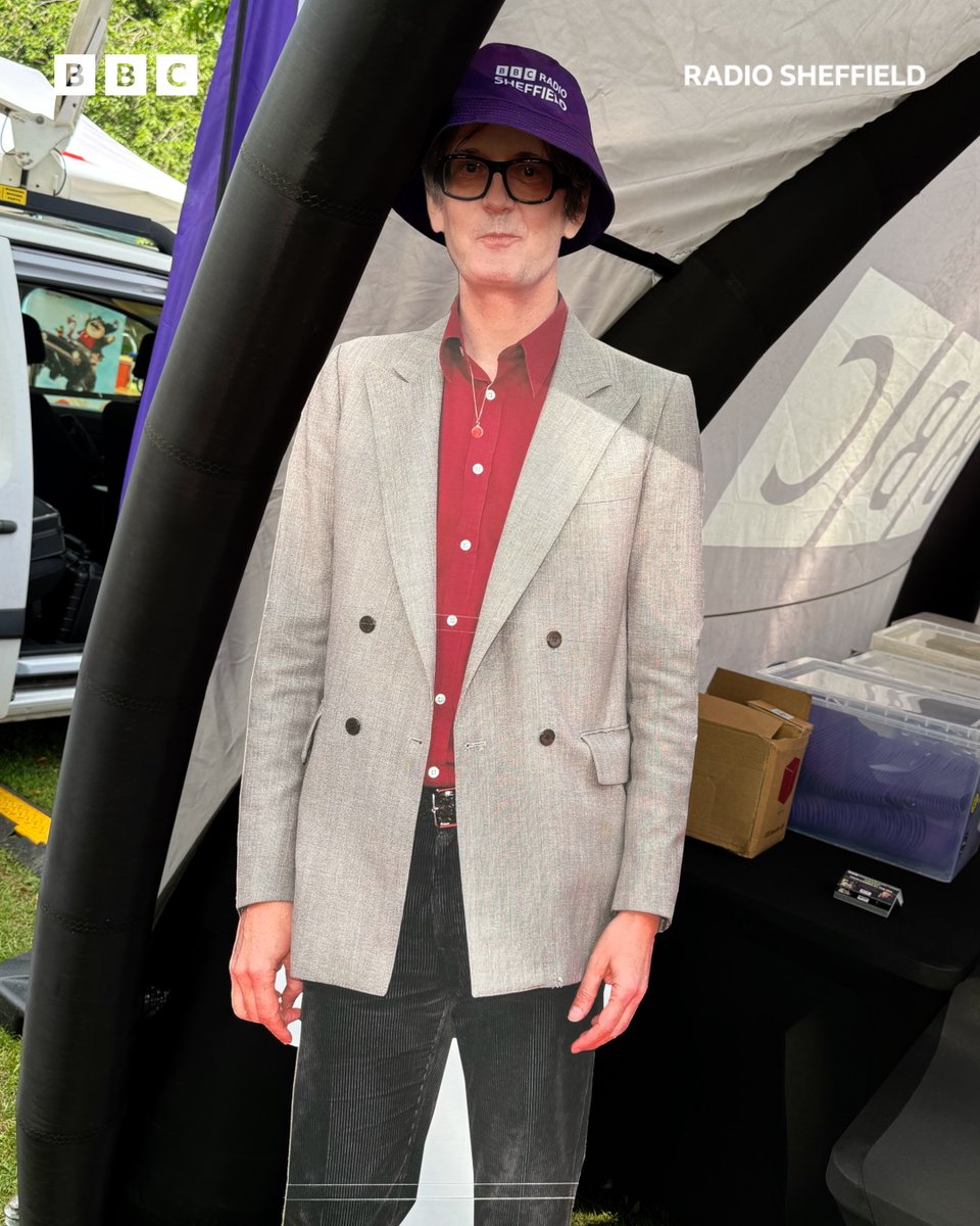 BBCSheffield's tweet image. Who is excited for Pulp at Tramlines later on? 馃ぉ Jarvis has turned up slightly early... 馃槄馃槀
