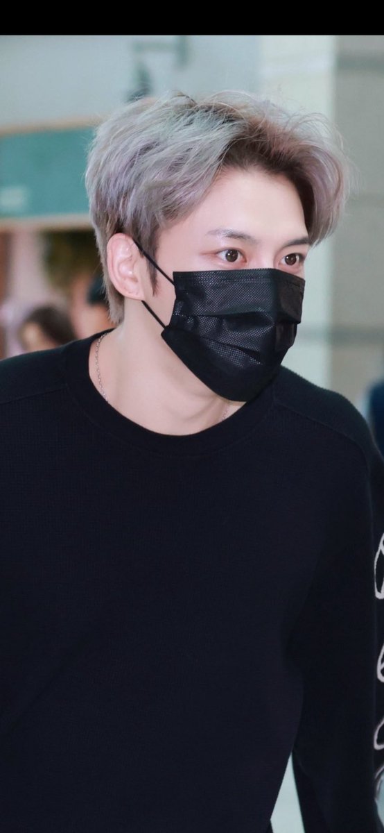 linlinboojae's tweet photo. I find his eyes beautifully round and very cute. 💚✨ https://t.co/5De7FvxelO